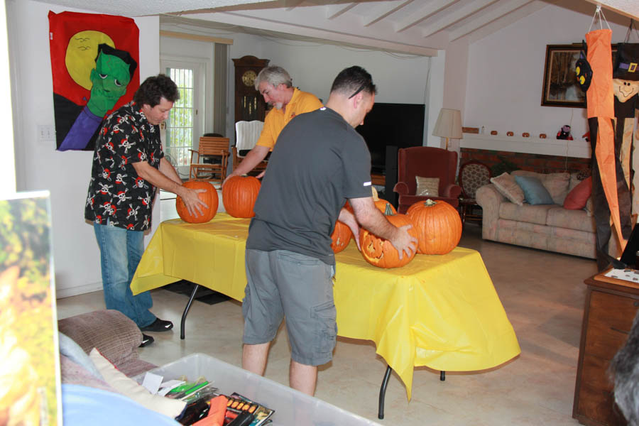 Pumpkin carving with family 10/29/2016