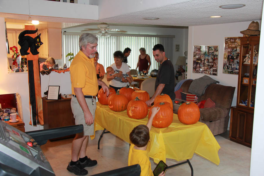 Pumpkin carving with family 10/29/2016