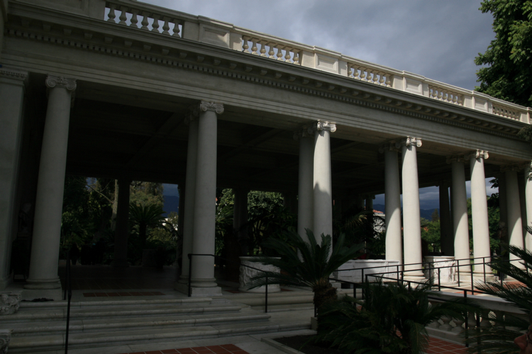 Walk to the big house